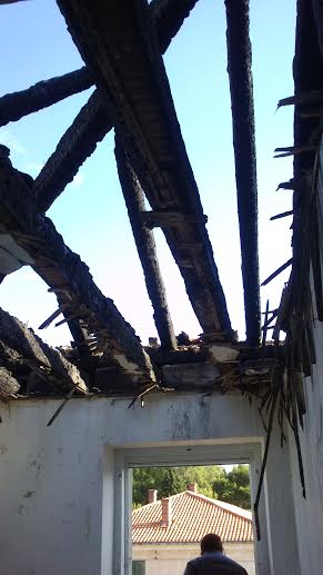 Dvd Komiža-požar krovišta u Pz Podšpilje - dan poslije